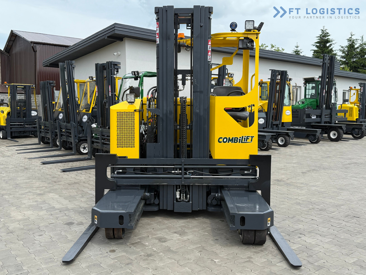 COMBILIFT MR / ELECTRIC / TRIPLEX – 6000MM / FULL FREE LIFT / WIDE POSITIONER / FORK SIDESHIFT / ONLY 1400 HOURS / LIKE NEW - 4-way reach truck: picture 3 COMBILIFT MR / ELECTRIC / TRIPLEX – 6000MM / FULL FREE LIFT / WIDE POSITIONER / FORK SIDESHIFT / ONLY 1400 HOURS / LIKE NEW - 4-way reach truck: picture 3