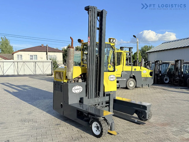 Combilift C3000 / GAS / TRIPLEX – 7600MM / FORK POSITIONER / FREE LIFT / FULL HEATED CABIN / ONLY 7868H / Wide range of four-way and side- - 4-way reach truck: picture 4 Combilift C3000 / GAS / TRIPLEX – 7600MM / FORK POSITIONER / FREE LIFT / FULL HEATED CABIN / ONLY 7868H / Wide range of four-way and side- - 4-way reach truck: picture 4