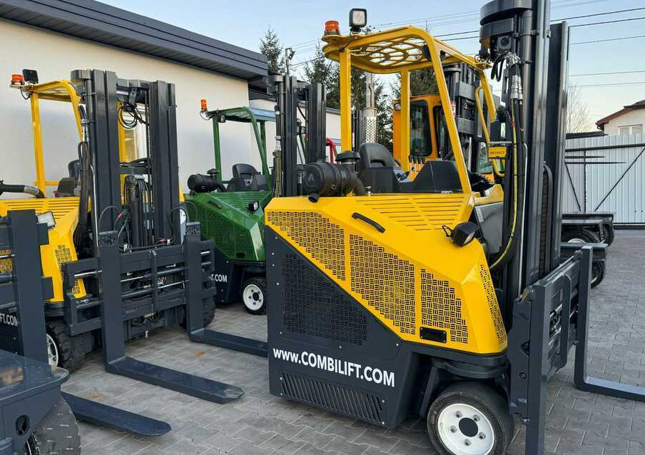 Combilift C3000CB-Triplex 4900mm -2015 year - 4-way reach truck: picture 4 Combilift C3000CB-Triplex 4900mm -2015 year - 4-way reach truck: picture 4