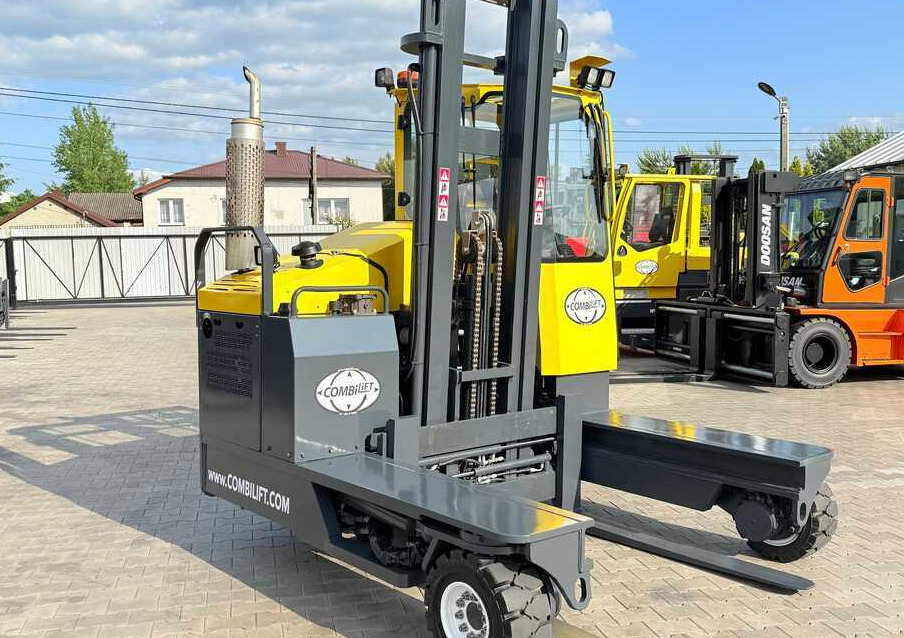 Combilift C4000 / DIESEL / DUPLEX - 4100MM / POSITIONER / ONLY 2951 MTH / LIKE NEW - 4-way reach truck: picture 4 Combilift C4000 / DIESEL / DUPLEX - 4100MM / POSITIONER / ONLY 2951 MTH / LIKE NEW - 4-way reach truck: picture 4
