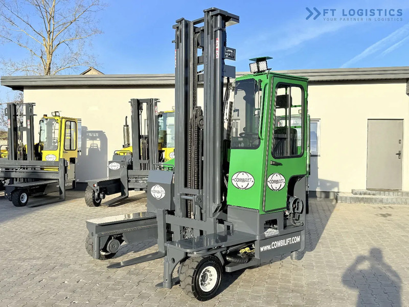 Combilift C4000 / GAS / TRIPLEX - 6900MM / FREE-LIFT / FULL CABIN C4000 / GAS / TRIPLEX - 6900MM / FREE-LIFT / FULL CABIN - 4-way reach truck: picture 1 Combilift C4000 / GAS / TRIPLEX - 6900MM / FREE-LIFT / FULL CABIN C4000 / GAS / TRIPLEX - 6900MM / FREE-LIFT / FULL CABIN - 4-way reach truck: picture 1