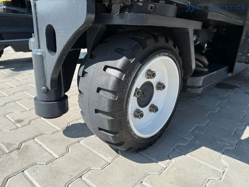 Combilift C5000E / ELECTRIC / TRIPLEX 8300MM / FULL FREE LIFT / WIDE FORK POSITIONER / SIDE SHIFT / BATTERY LIKE NEW C5000E / ELECTRIC / T - 4-way reach truck: picture 3 Combilift C5000E / ELECTRIC / TRIPLEX 8300MM / FULL FREE LIFT / WIDE FORK POSITIONER / SIDE SHIFT / BATTERY LIKE NEW C5000E / ELECTRIC / T - 4-way reach truck: picture 3