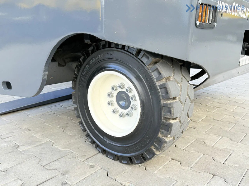 Combilift C5000SR / DIESEL / TRIPLEX MAST – 6100 MM / FORK POSITIONER / FULL CABIN C5000SR / DIESEL / TRIPLEX MAST – 6100 MM / FORK POSITI - 4-way reach truck: picture 4 Combilift C5000SR / DIESEL / TRIPLEX MAST – 6100 MM / FORK POSITIONER / FULL CABIN C5000SR / DIESEL / TRIPLEX MAST – 6100 MM / FORK POSITI - 4-way reach truck: picture 4