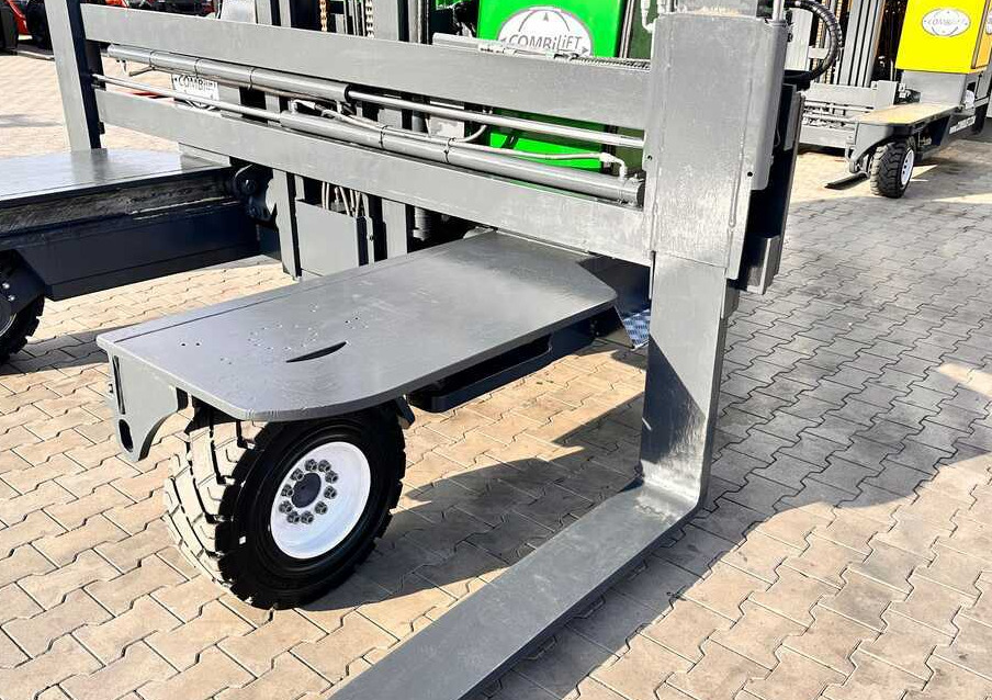 Combilift C5000XL / LPG / AIR CONDITIONING / WIDE POSITIONER / DUPLEX MAST / ADJUSTABLE FORKS / NEW TIRES / EXCELLENT CONDITION! - 4-way reach truck: picture 5 Combilift C5000XL / LPG / AIR CONDITIONING / WIDE POSITIONER / DUPLEX MAST / ADJUSTABLE FORKS / NEW TIRES / EXCELLENT CONDITION! - 4-way reach truck: picture 5