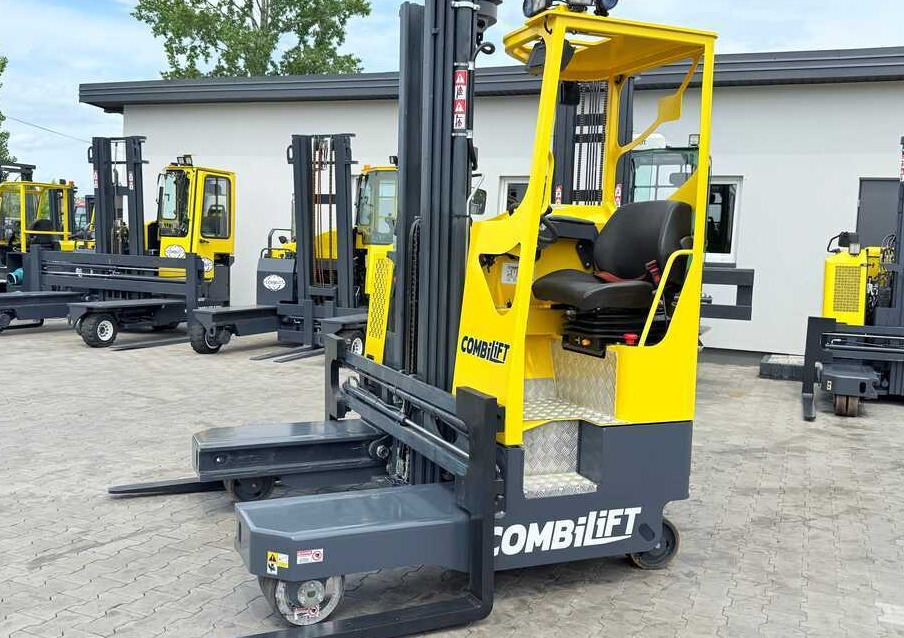 Combilift MR / ELECTRIC / TRIPLEX – 6000MM / FULL FREE LIFT / WIDE POSITIONER / FORK SIDESHIFT / ONLY 1400 HOURS / LIKE NEW - 4-way reach truck: picture 3 Combilift MR / ELECTRIC / TRIPLEX – 6000MM / FULL FREE LIFT / WIDE POSITIONER / FORK SIDESHIFT / ONLY 1400 HOURS / LIKE NEW - 4-way reach truck: picture 3