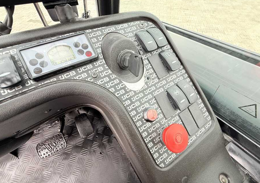 Leasing of  JCB TLT35D / DIESEL / CAB / NEW TYRES / 4450MM / TELESCOPIC – EXCELLENT CONDITION JCB TLT35D / DIESEL / CAB / NEW TYRES / 4450MM / TELESCOPIC – EXCELLENT CONDITION: picture 19