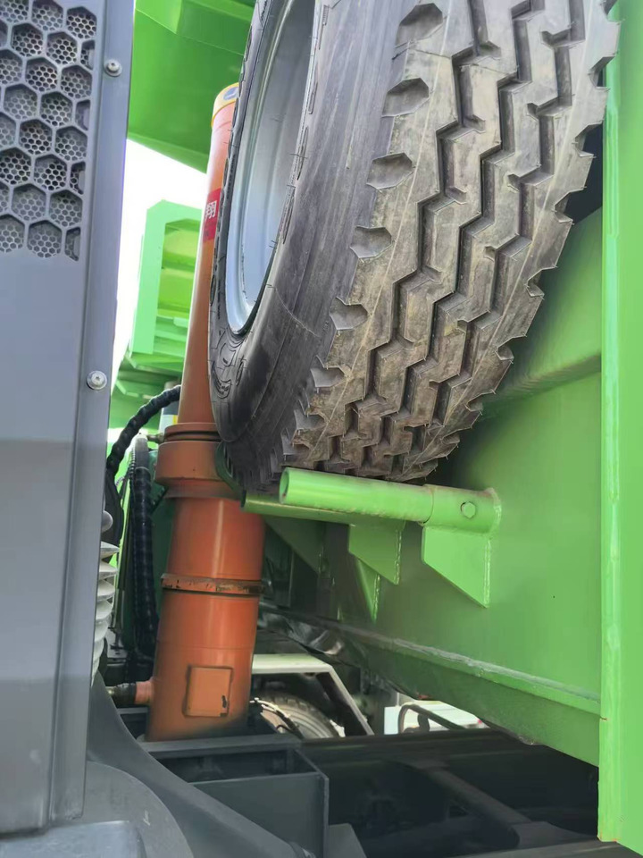 HOWO HOWO 6*6 dump truck - Tipper: picture 3 HOWO HOWO 6*6 dump truck - Tipper: picture 3