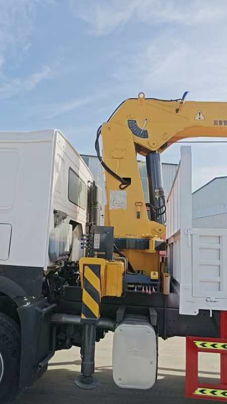 HOWO ,XCMG HOWO 375 engine,XCMG 12 tons crane truck - Crane truck: picture 2 HOWO ,XCMG HOWO 375 engine,XCMG 12 tons crane truck - Crane truck: picture 2