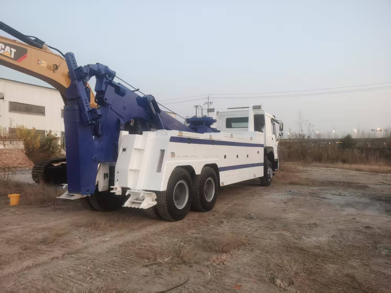 HOWO tow truck - Crane truck: picture 3 HOWO tow truck - Crane truck: picture 3