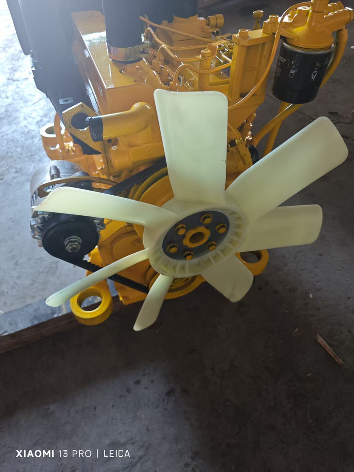 KOMATSU 4D95LE-3 - Engine for Excavator: picture 3 KOMATSU 4D95LE-3 - Engine for Excavator: picture 3