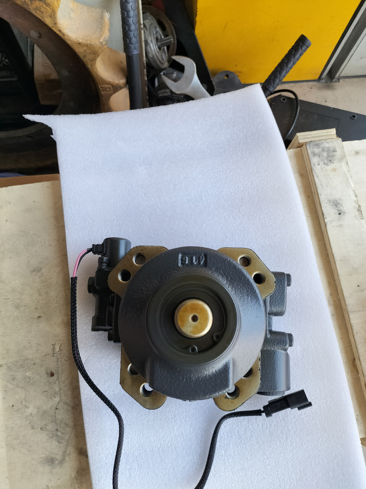 KOMATSU 708-7S-00352 - Fan for Excavator: picture 2 KOMATSU 708-7S-00352 - Fan for Excavator: picture 2