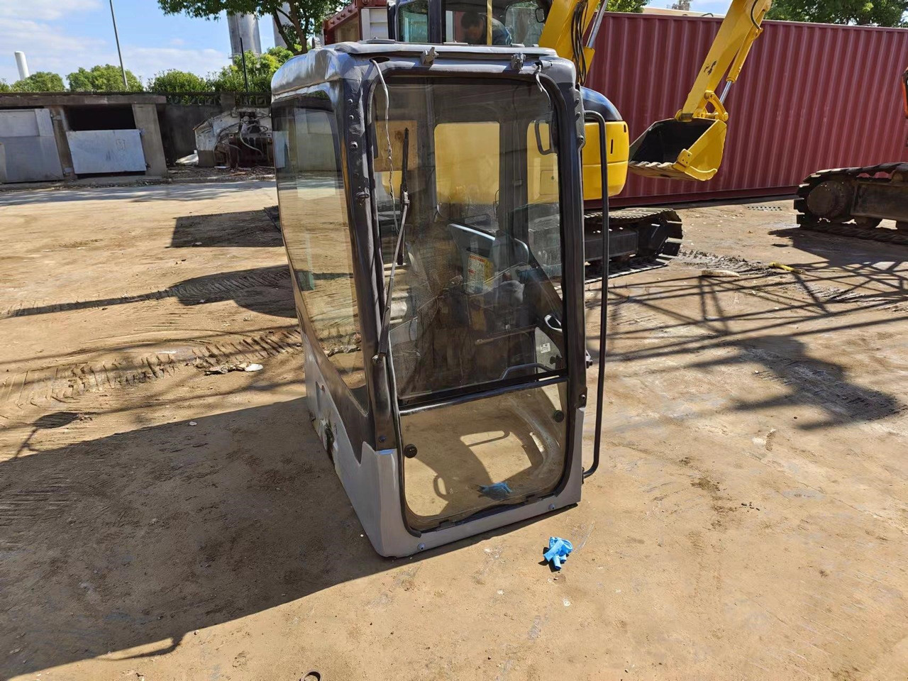 KOMATSU PC78US-6 - Cab for Excavator: picture 3 KOMATSU PC78US-6 - Cab for Excavator: picture 3