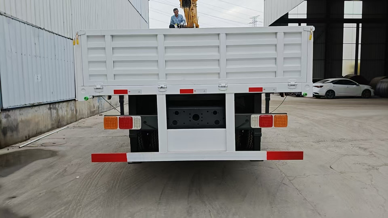 XCMG,HOWO HOWO 371 chassis,SQ12SK3Q crane truck - Crane truck: picture 5 XCMG,HOWO HOWO 371 chassis,SQ12SK3Q crane truck - Crane truck: picture 5