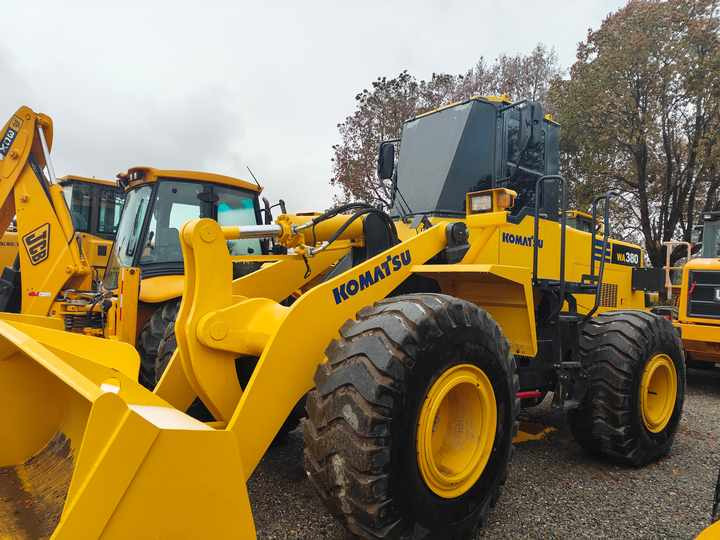 Certified Pre-Owned Komatsu WA380-3 | Heavy-Duty Loader for Mining/ Construction - Price Negotiable! - Backhoe loader: picture 3 Certified Pre-Owned Komatsu WA380-3 | Heavy-Duty Loader for Mining/ Construction - Price Negotiable! - Backhoe loader: picture 3