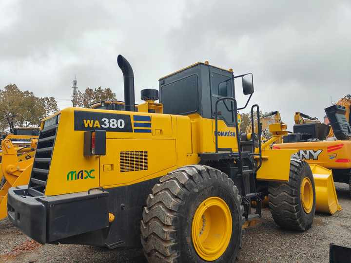 Certified Pre-Owned Komatsu WA380-3 | Heavy-Duty Loader for Mining/ Construction - Price Negotiable! - Backhoe loader: picture 2 Certified Pre-Owned Komatsu WA380-3 | Heavy-Duty Loader for Mining/ Construction - Price Negotiable! - Backhoe loader: picture 2