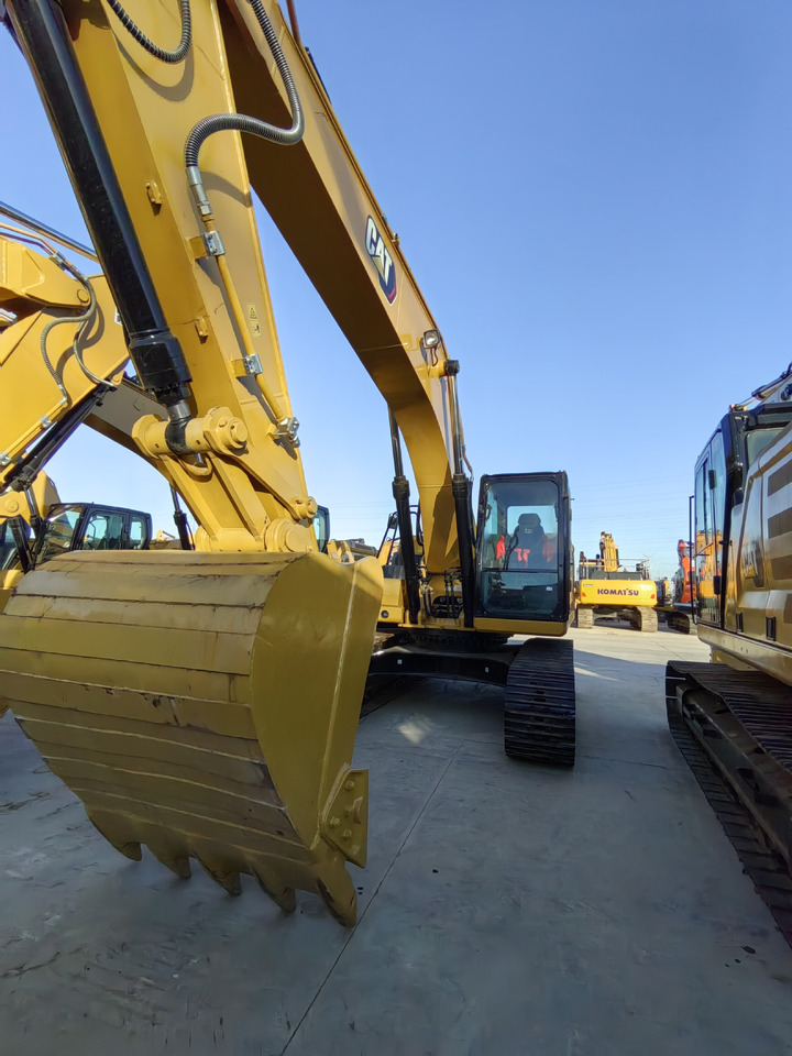 EXCAVATOR Used Cat 330GC Excavator: Unleash Unmatched Power and Precision for All Your Construction Endeavors.Low Price and Good Quality - Crawler excavator: picture 3 EXCAVATOR Used Cat 330GC Excavator: Unleash Unmatched Power and Precision for All Your Construction Endeavors.Low Price and Good Quality - Crawler excavator: picture 3