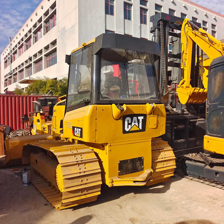 Good Condition D3K Bulldozer Used Crawler Bulldozer with Parts Price Bulldozers - Bulldozer: picture 4 Good Condition D3K Bulldozer Used Crawler Bulldozer with Parts Price Bulldozers - Bulldozer: picture 4