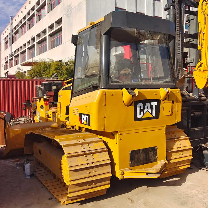 Good Condition D3K Bulldozer Used Crawler Bulldozer with Parts Price Bulldozers - Bulldozer: picture 3 Good Condition D3K Bulldozer Used Crawler Bulldozer with Parts Price Bulldozers - Bulldozer: picture 3
