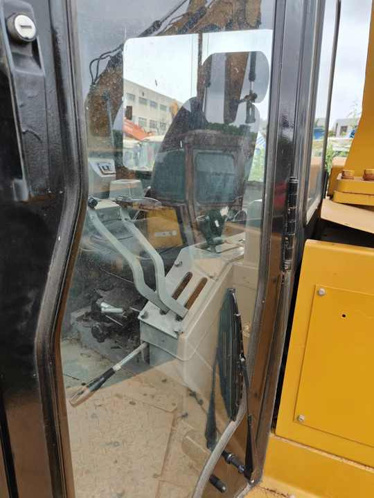 Good Quality Used Bulldozer Construction Used CAT D8R Bulldozers Crawler Caterpillar Machinery CAT D8R Used Bulldozers - Bulldozer: picture 4 Good Quality Used Bulldozer Construction Used CAT D8R Bulldozers Crawler Caterpillar Machinery CAT D8R Used Bulldozers - Bulldozer: picture 4
