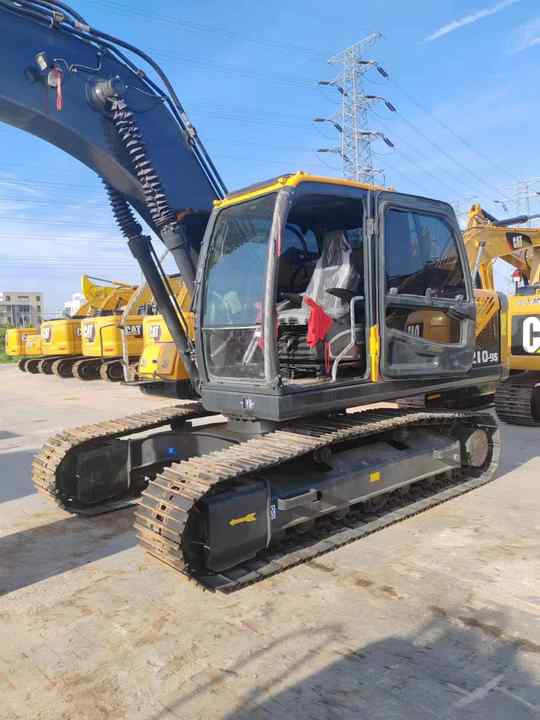 Hyundai 210lc-9 Excavator for Mining & Construction | Price Negotiable, Global Shipping - Crawler excavator: picture 4 Hyundai 210lc-9 Excavator for Mining & Construction | Price Negotiable, Global Shipping - Crawler excavator: picture 4