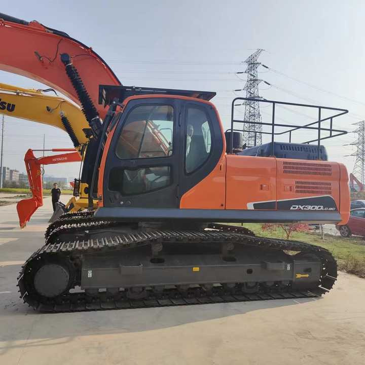 Korea Made Doosan Digger Dx300lc Doosan Used Machinery Excavator  , Doosan Dx220 Dx300 Dx200 - Crawler excavator: picture 1 Korea Made Doosan Digger Dx300lc Doosan Used Machinery Excavator  , Doosan Dx220 Dx300 Dx200 - Crawler excavator: picture 1