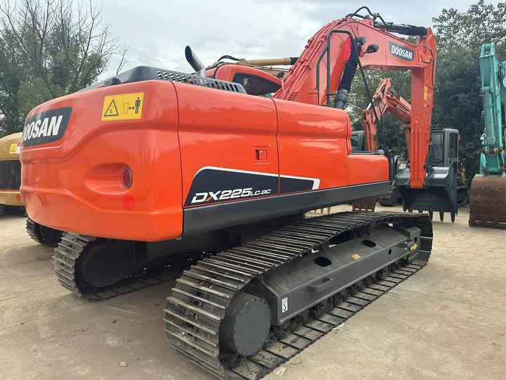 Used Excavator Doosan DX225LC-9 Excavators Mini Equipment Earth Moving Machinery Doosan Digger Excavator for Sale - Crawler excavator: picture 3 Used Excavator Doosan DX225LC-9 Excavators Mini Equipment Earth Moving Machinery Doosan Digger Excavator for Sale - Crawler excavator: picture 3