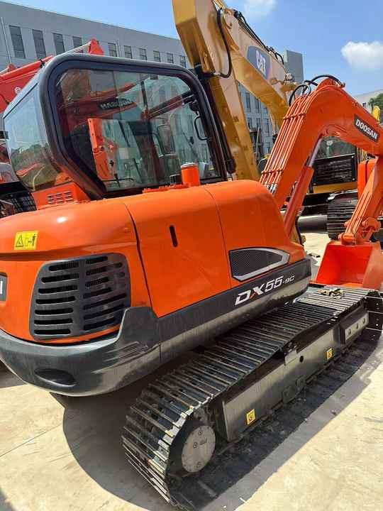 Used Excavator Doosan DX55 Excavators Mini Equipment Earth Moving Machinery Doosan Digger Excavator for Sale - Crawler excavator: picture 3 Used Excavator Doosan DX55 Excavators Mini Equipment Earth Moving Machinery Doosan Digger Excavator for Sale - Crawler excavator: picture 3