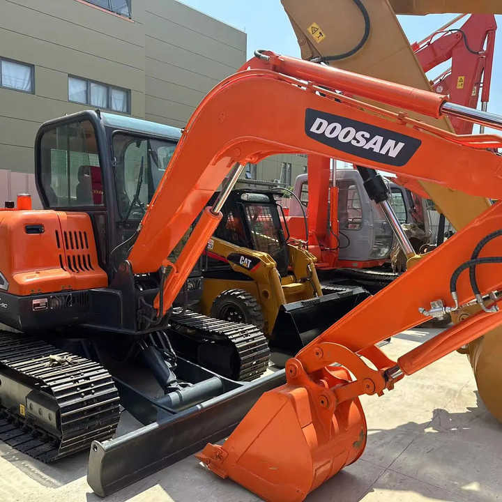 Used Excavator Doosan DX55 Excavators Mini Equipment Earth Moving Machinery Doosan Digger Excavator for Sale - Crawler excavator: picture 1 Used Excavator Doosan DX55 Excavators Mini Equipment Earth Moving Machinery Doosan Digger Excavator for Sale - Crawler excavator: picture 1