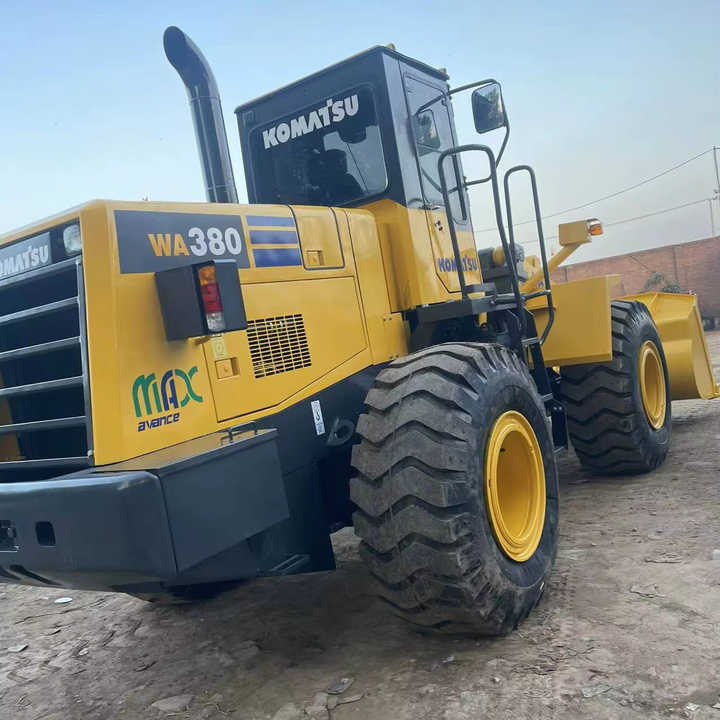 Used Komatsu WA380-3 Front Loader in Very Good Condition Strong Power komatsu 380 Wheel Loader Low Price Hot Sale - Wheel loader: picture 1 Used Komatsu WA380-3 Front Loader in Very Good Condition Strong Power komatsu 380 Wheel Loader Low Price Hot Sale - Wheel loader: picture 1