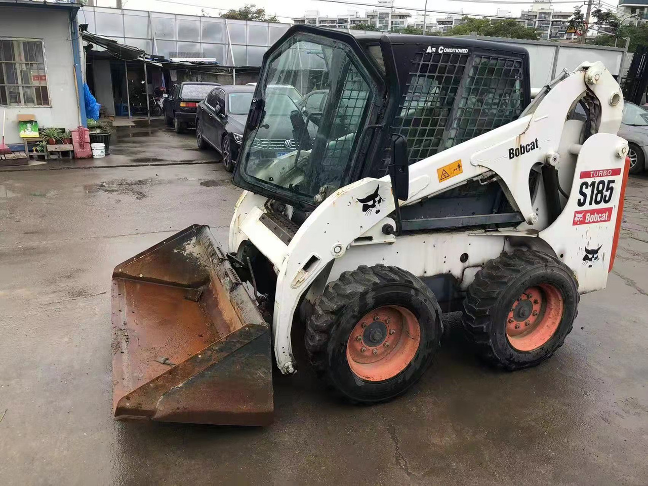 BOBCAT S185 - Skid steer loader: picture 1 BOBCAT S185 - Skid steer loader: picture 1