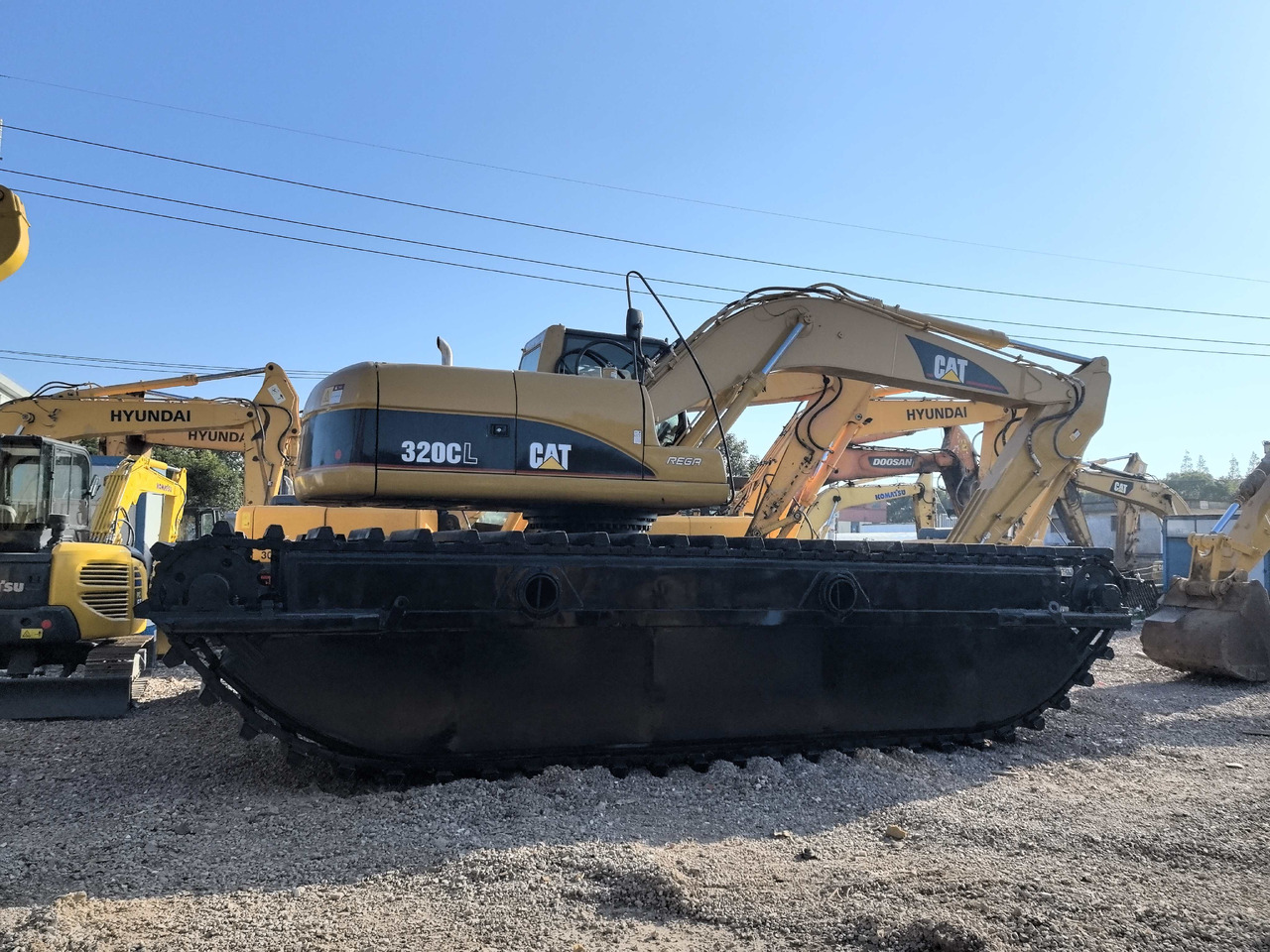 CATERPILLAR 320C - Amphibious excavator: picture 1 CATERPILLAR 320C - Amphibious excavator: picture 1