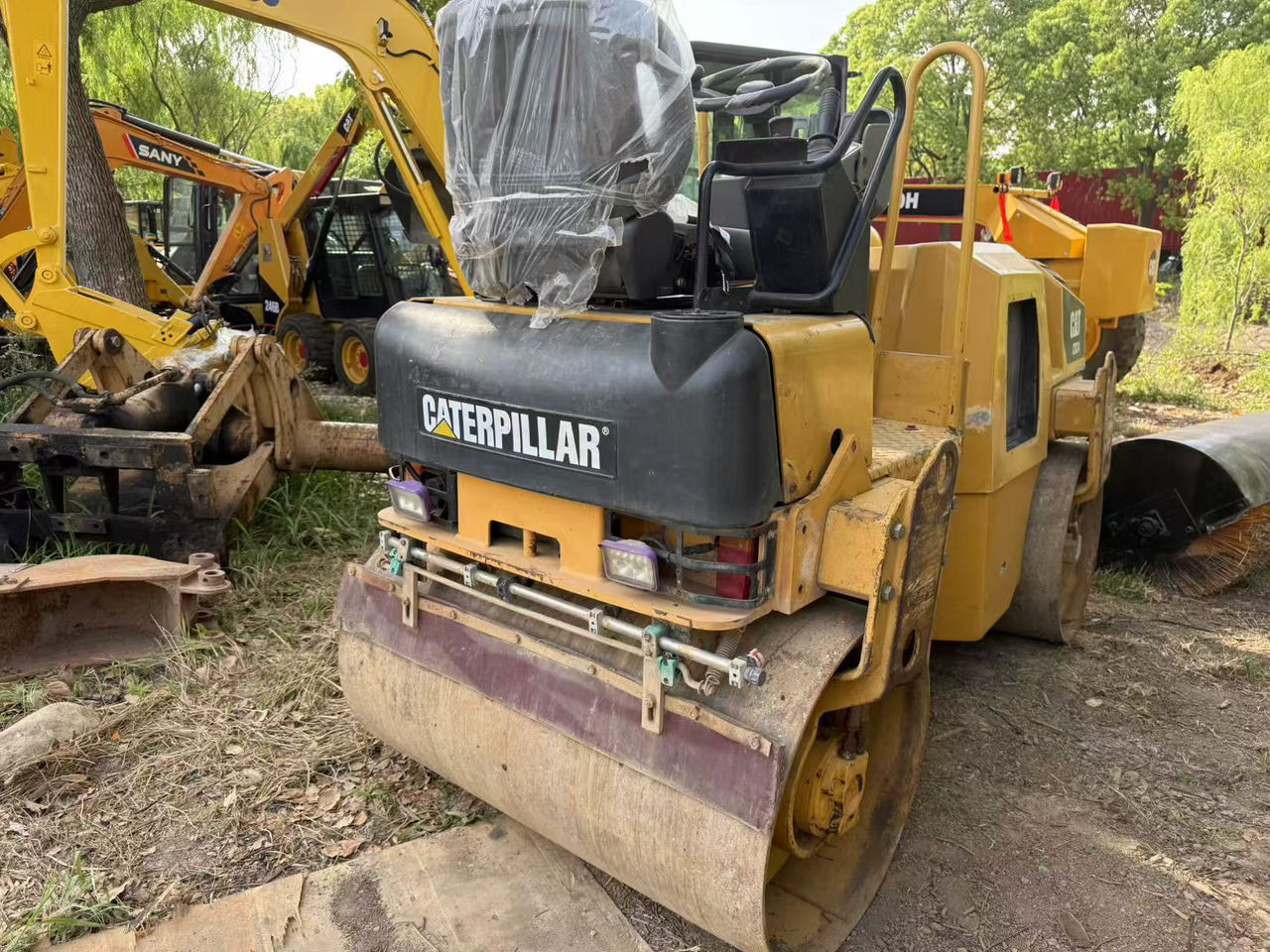CATERPILLAR CB24B - Road roller: picture 4 CATERPILLAR CB24B - Road roller: picture 4