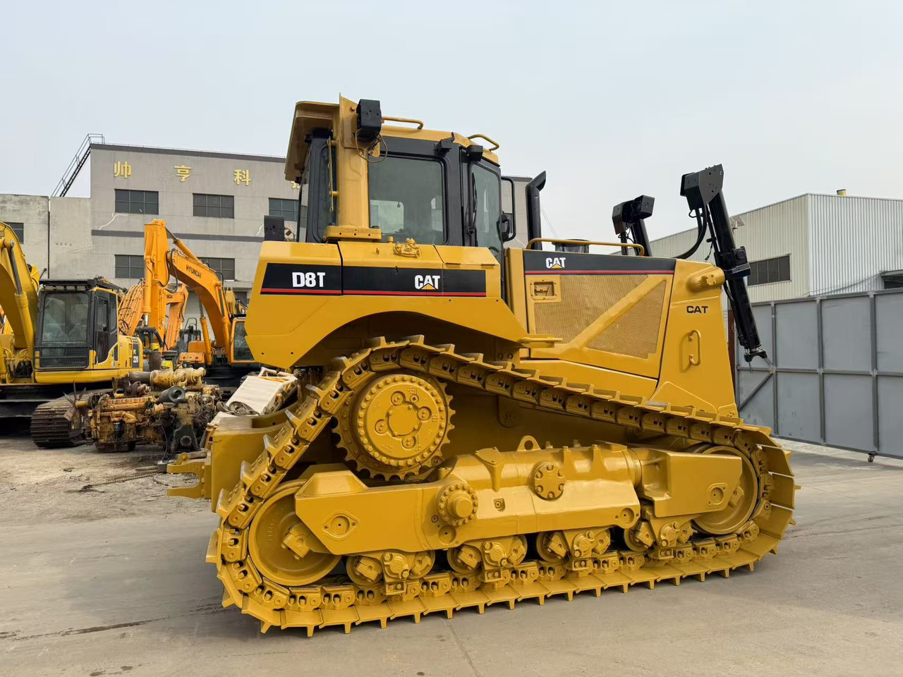 CATERPILLAR D8T - Bulldozer: picture 2 CATERPILLAR D8T - Bulldozer: picture 2