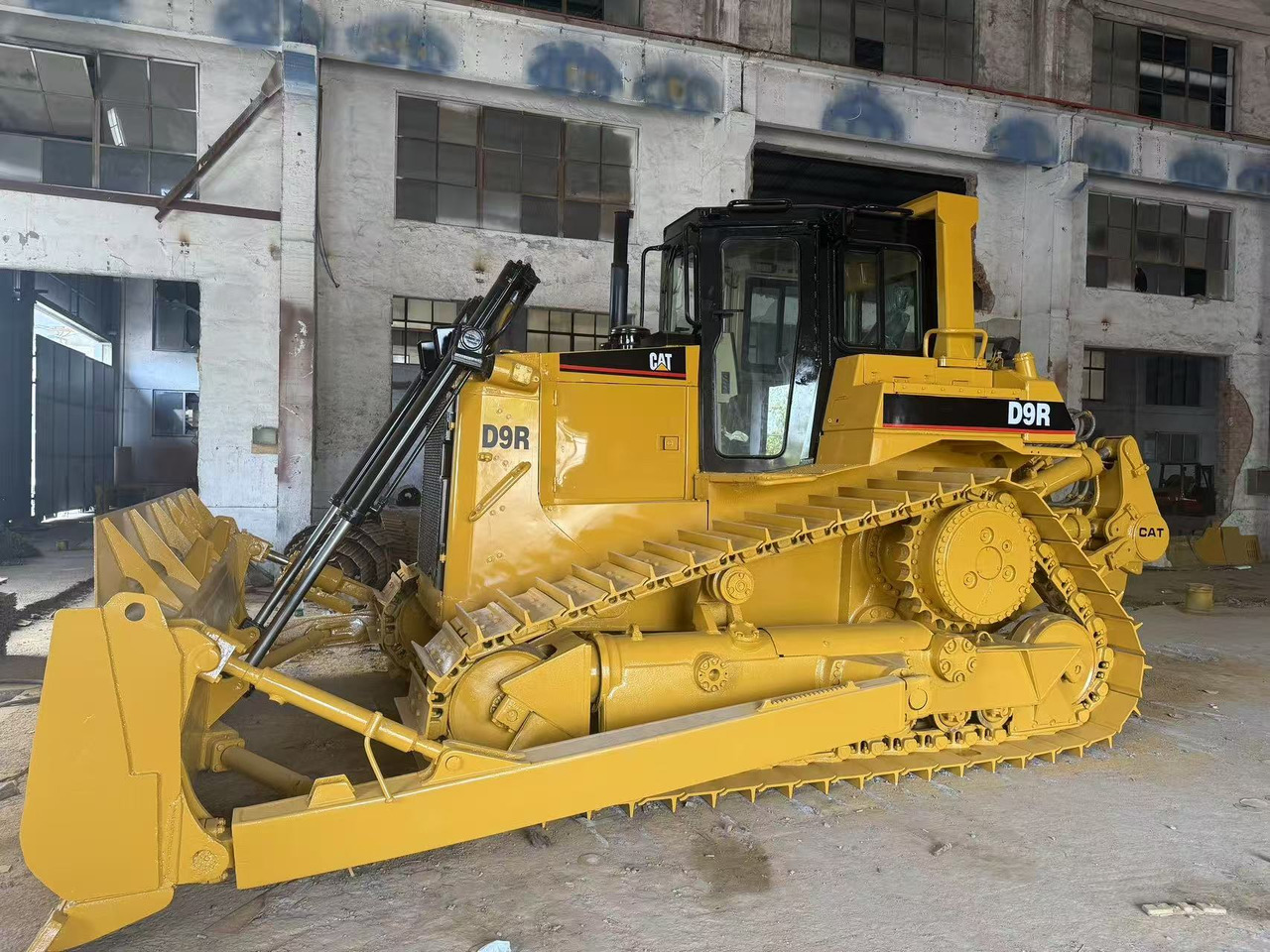 CATERPILLAR D9R - Bulldozer: picture 3 CATERPILLAR D9R - Bulldozer: picture 3