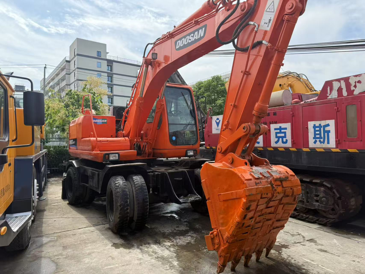 DOOSAN DH150W-7 - Wheel excavator: picture 4 DOOSAN DH150W-7 - Wheel excavator: picture 4