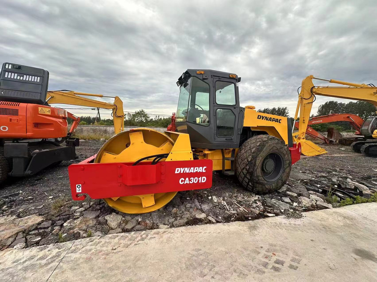 DYNAPAC CA301D - Road roller: picture 1 DYNAPAC CA301D - Road roller: picture 1