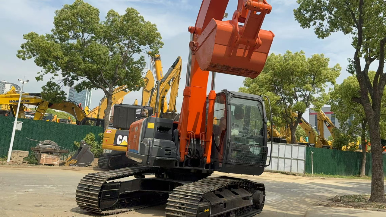 HITACHI ZX200 - Crawler excavator: picture 3 HITACHI ZX200 - Crawler excavator: picture 3
