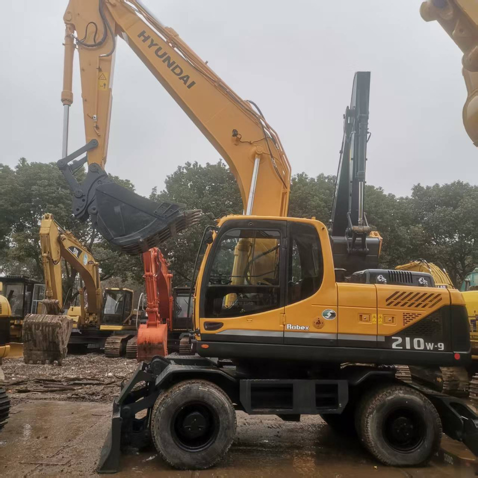HYUNDAI R210W-9 - Wheel excavator: picture 4 HYUNDAI R210W-9 - Wheel excavator: picture 4