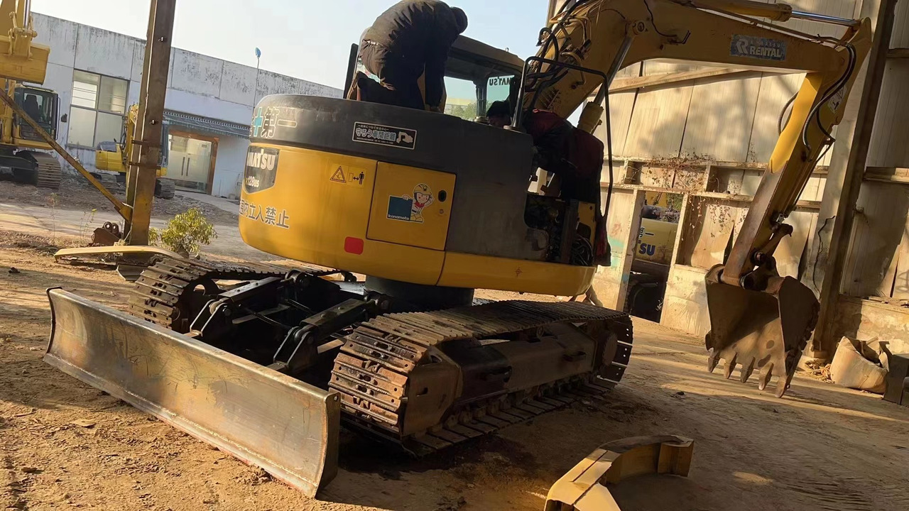 KOMATSU PC138US - Crawler excavator: picture 1 KOMATSU PC138US - Crawler excavator: picture 1