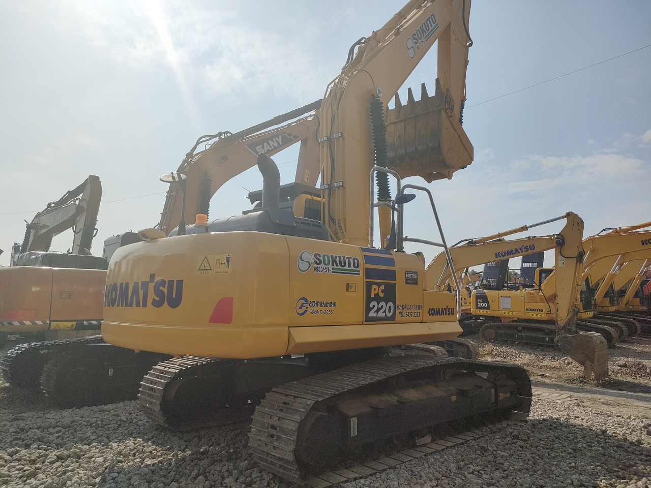KOMATSU PC220-8 - Crawler excavator: picture 3 KOMATSU PC220-8 - Crawler excavator: picture 3