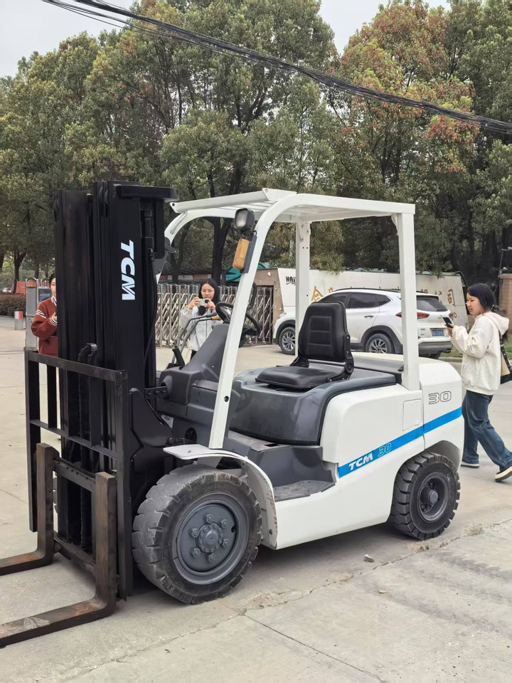TCM FD30 - Diesel forklift: picture 4 TCM FD30 - Diesel forklift: picture 4