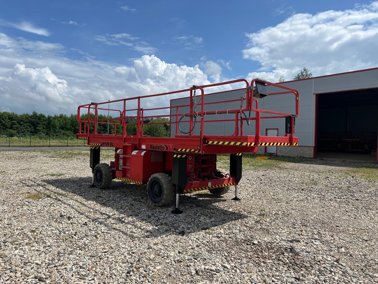 HAULOTTE H12SXL - Scissor lift: picture 2 HAULOTTE H12SXL - Scissor lift: picture 2