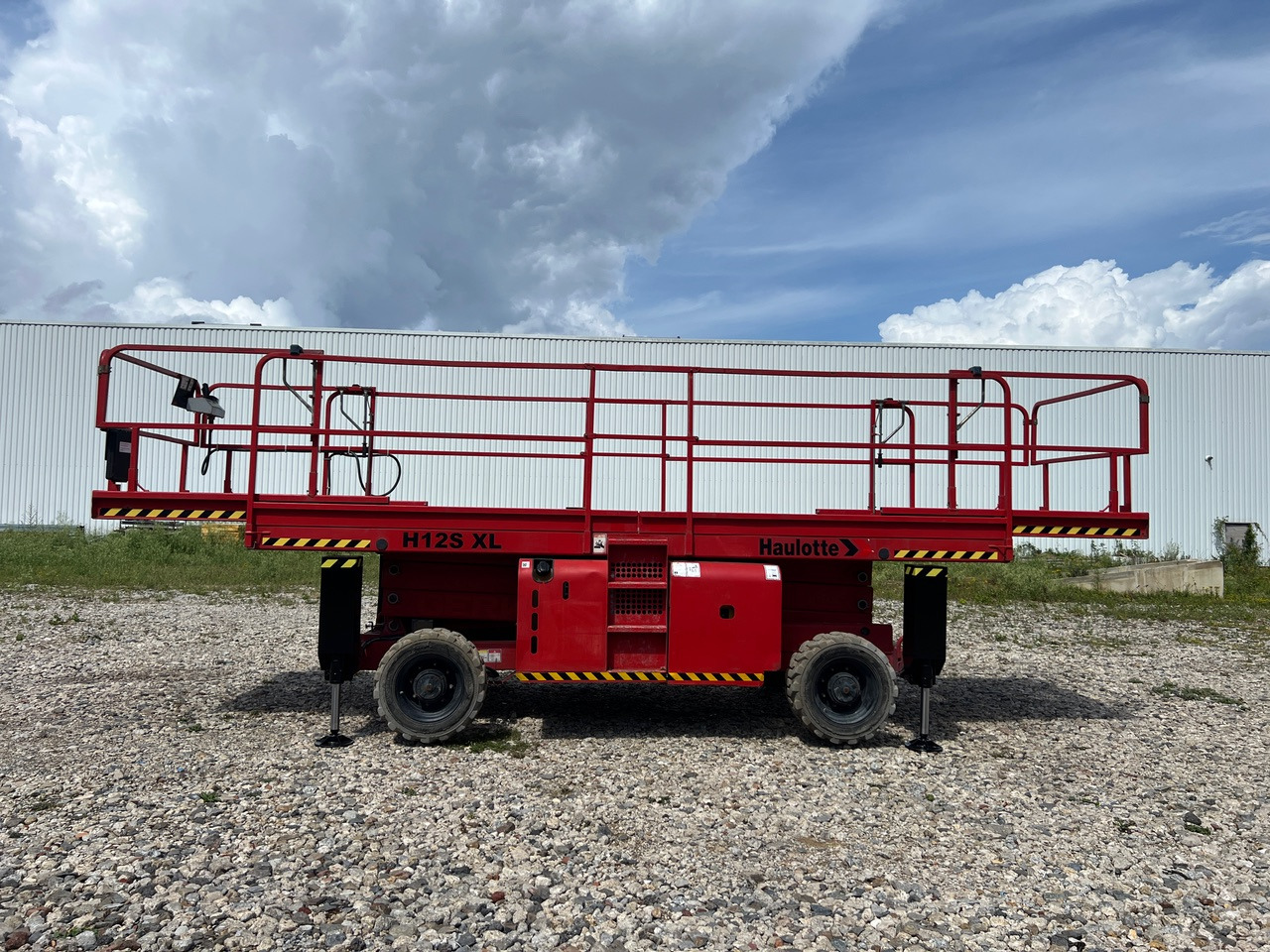 HAULOTTE H12SXL - Scissor lift: picture 1 HAULOTTE H12SXL - Scissor lift: picture 1