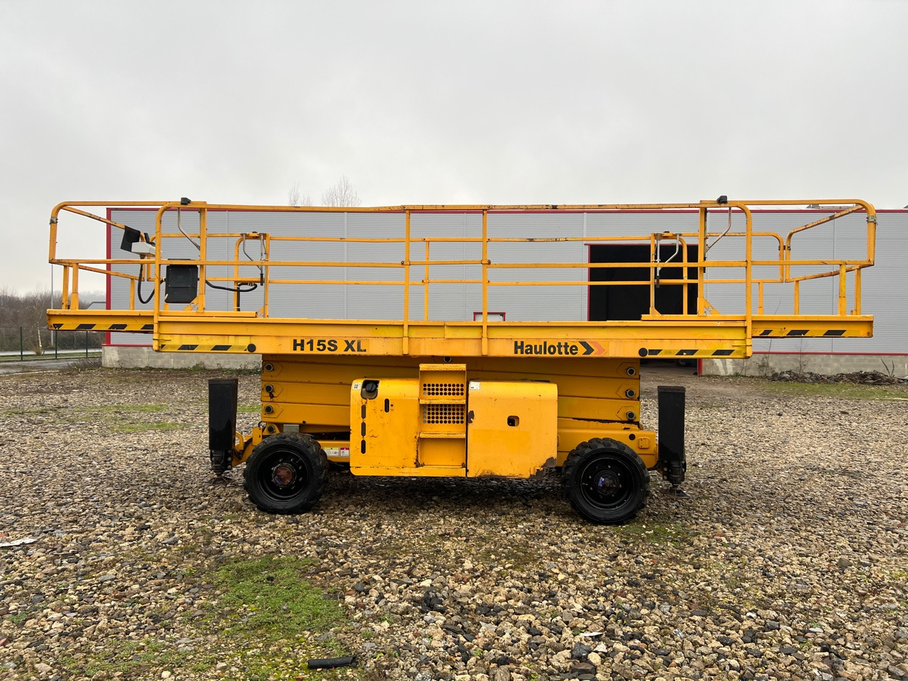 HAULOTTE H15SXL - Scissor lift: picture 2 HAULOTTE H15SXL - Scissor lift: picture 2