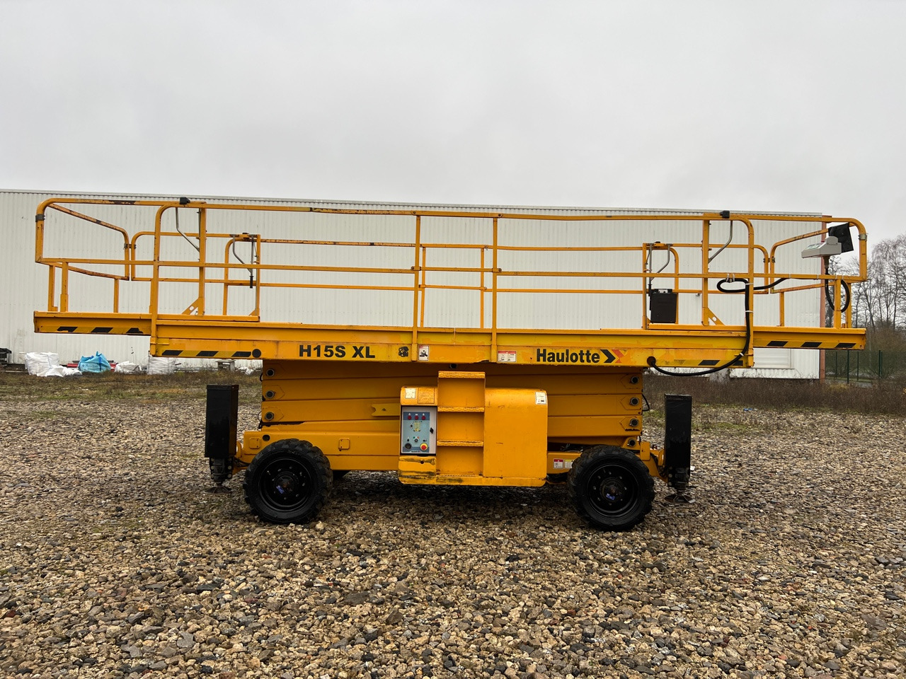 HAULOTTE H15SXL - Scissor lift: picture 1 HAULOTTE H15SXL - Scissor lift: picture 1