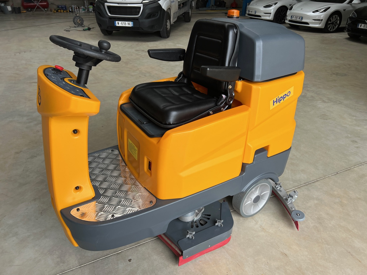 HIPPO AR-X9 - Road sweeper: picture 5 HIPPO AR-X9 - Road sweeper: picture 5