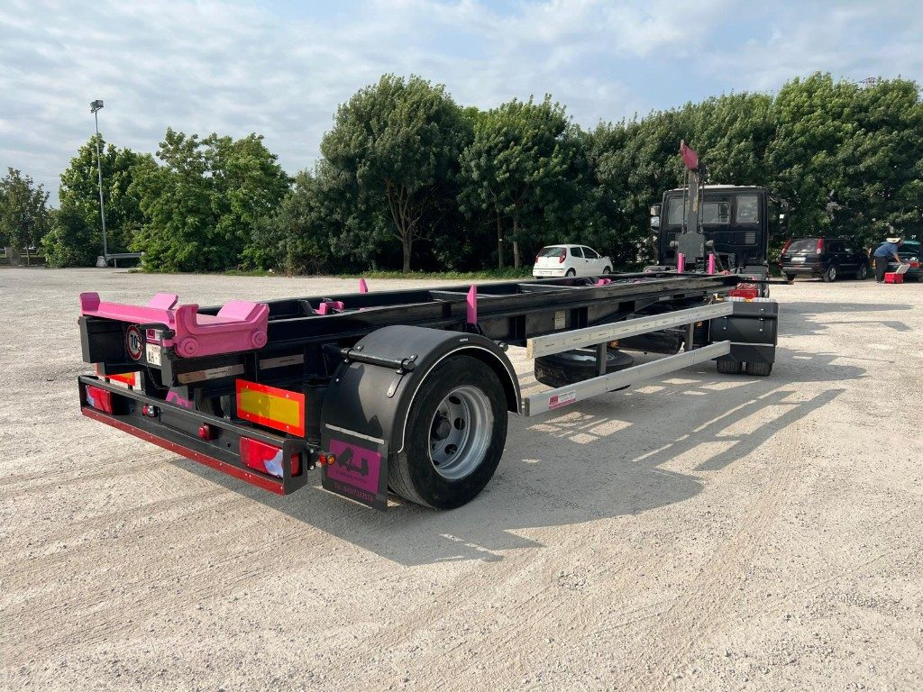 ATLAS RIMORCHIO ATLAS SCARRABILE - Roll-off/ Skip trailer: picture 4 ATLAS RIMORCHIO ATLAS SCARRABILE - Roll-off/ Skip trailer: picture 4