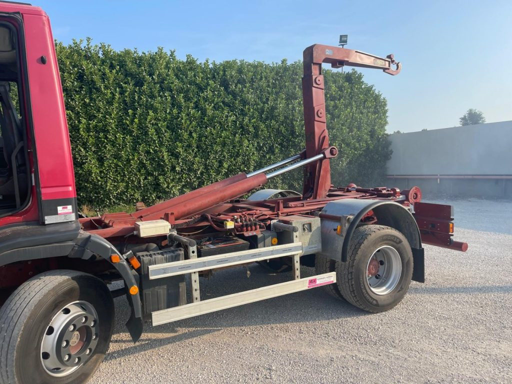FIAT IVECO EUROCARGO 150E23 - Hook lift truck: picture 4 FIAT IVECO EUROCARGO 150E23 - Hook lift truck: picture 4