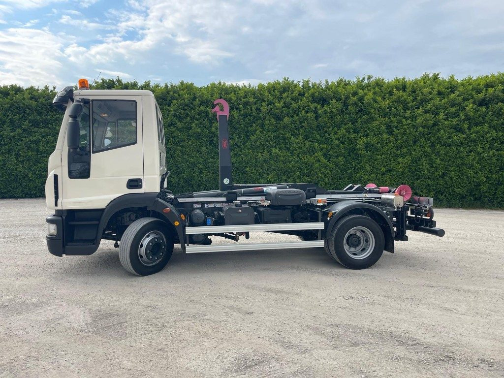 IVECO EUROCARGO 120E22 SCARRABILE - Hook lift truck: picture 2 IVECO EUROCARGO 120E22 SCARRABILE - Hook lift truck: picture 2