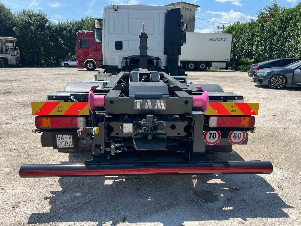 IVECO EUROCARGO 120E28 CON SCARRABILE NUOVO - Hook lift truck: picture 4 IVECO EUROCARGO 120E28 CON SCARRABILE NUOVO - Hook lift truck: picture 4